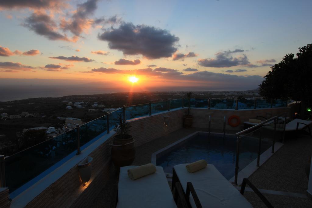 Nectarios Villa - Studios & Suites Adults Only Фіра Екстер'єр фото