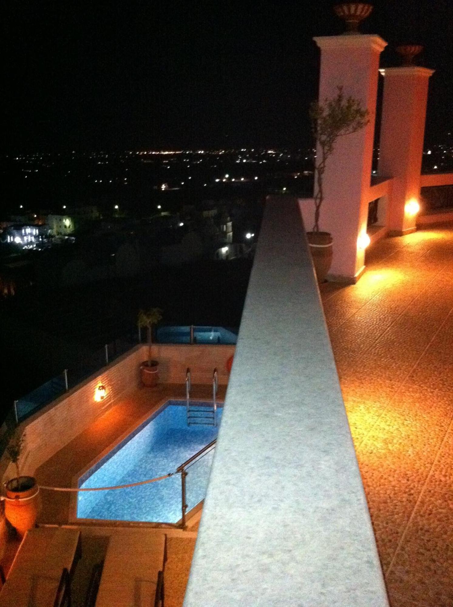 Nectarios Villa - Studios & Suites Adults Only Фіра Екстер'єр фото