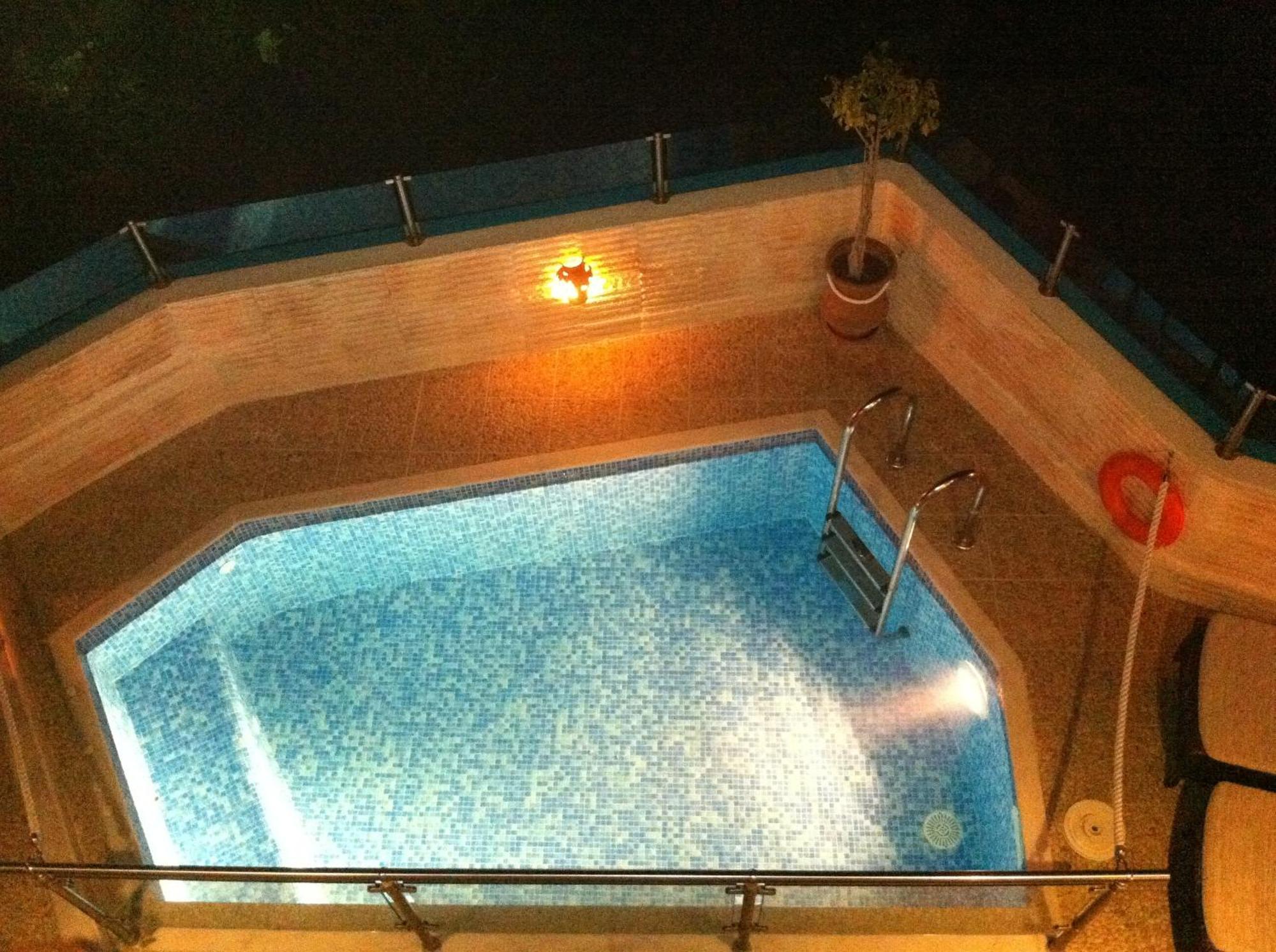 Nectarios Villa - Studios & Suites Adults Only Фіра Екстер'єр фото