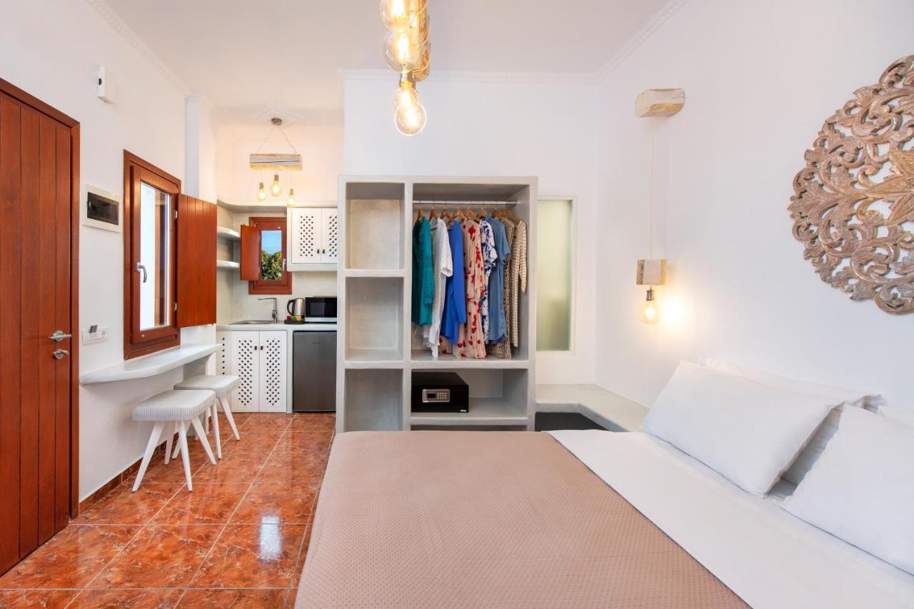 Nectarios Villa - Studios & Suites Adults Only Фіра Екстер'єр фото