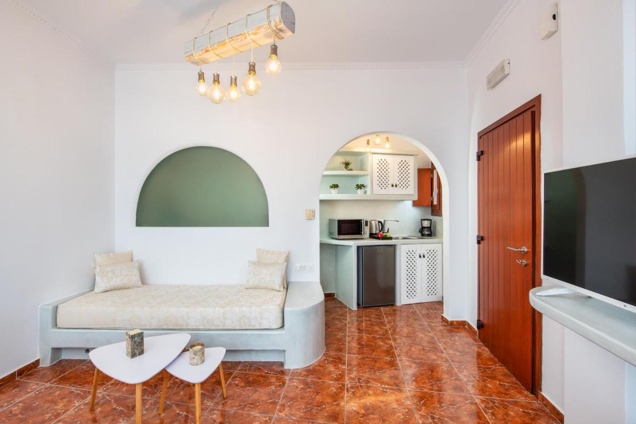 Nectarios Villa - Studios & Suites Adults Only Фіра Екстер'єр фото